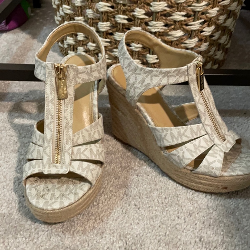 Gorgeous wedge Michael Kors